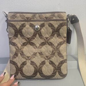 Vintage Signature Coach Tan And Brown Crossbody